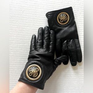 Juicy Couture Logo Plaque-Black sheepskin, short, leather women’s gloves.